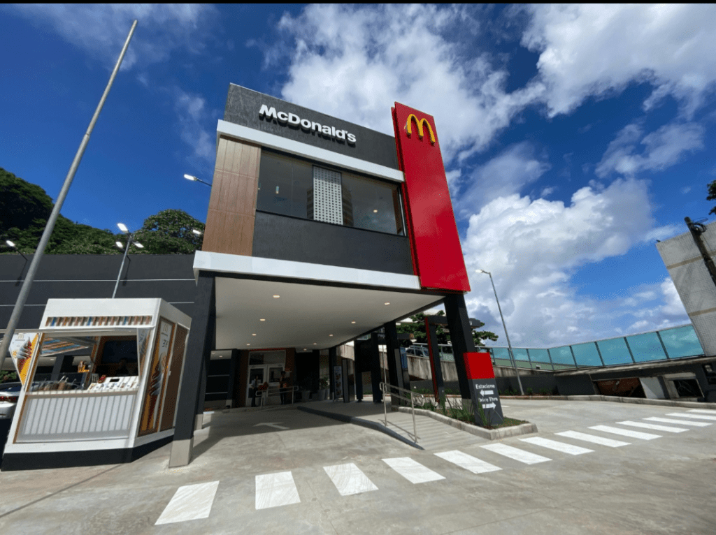McDonald’s funcionará no circuito Barra-Ondina. Restaurante atenderá por walk-thru, entre 22 de fevereiro a 04 de março, em ação inédita na&nbsp;Bahia.